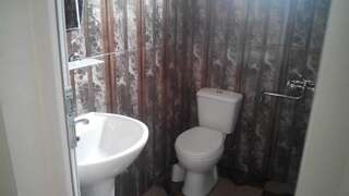 Гостевой дом Guest House Batumi Батуми Cемейный номер с собственной ванной комнатой-4