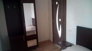 Гостевой дом Guest House Batumi Батуми Cемейный номер с собственной ванной комнатой-6